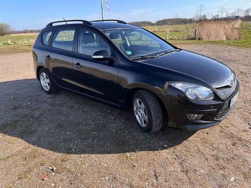Gebraucht Hyundai i30 Classic 109 PS (80 kW) 2012 Schwarz Kombi