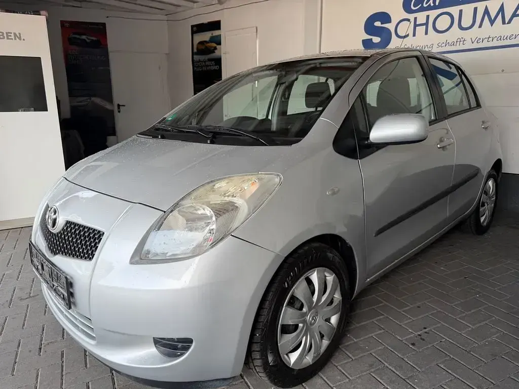 Gebraucht Toyota Yaris Cool 87 PS (63 kW) 2009 Silber Kleinwagen