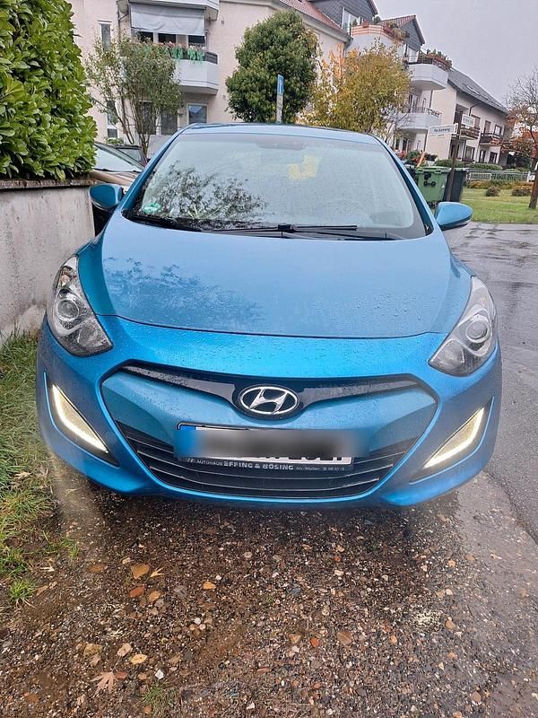 Blau Gebraucht 2012 Hyundai i30 Limousine | 3.800 € - Bild 1/4