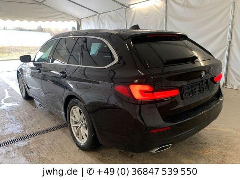 Gebraucht BMW 520 190 PS (139 kW) 2021 Schwarz ii/bonnet fluid black Kombi