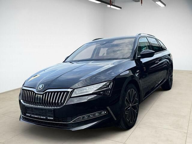 Blau Gebraucht 2024 Skoda Superb LAURIN & KLEMENT Kombi | 40.950 € (Guter Preis) - Bild 1/2