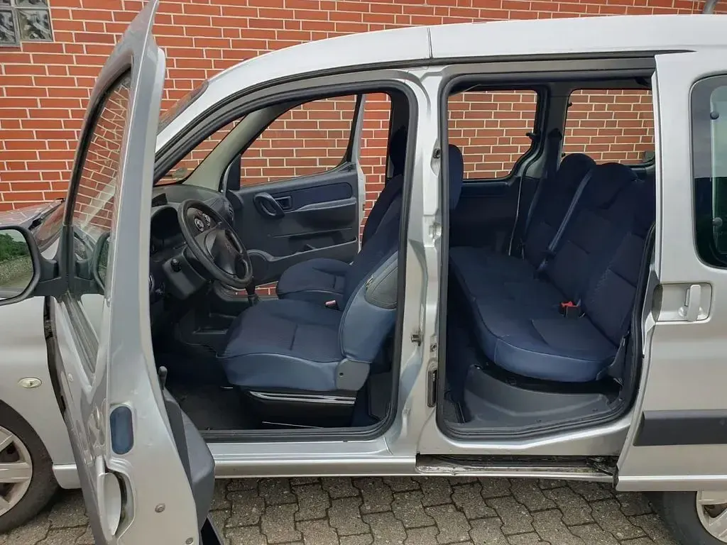 Gebraucht Citroën Berlingo 109 PS (80 kW) 2008 Silber Van / Kleinbus