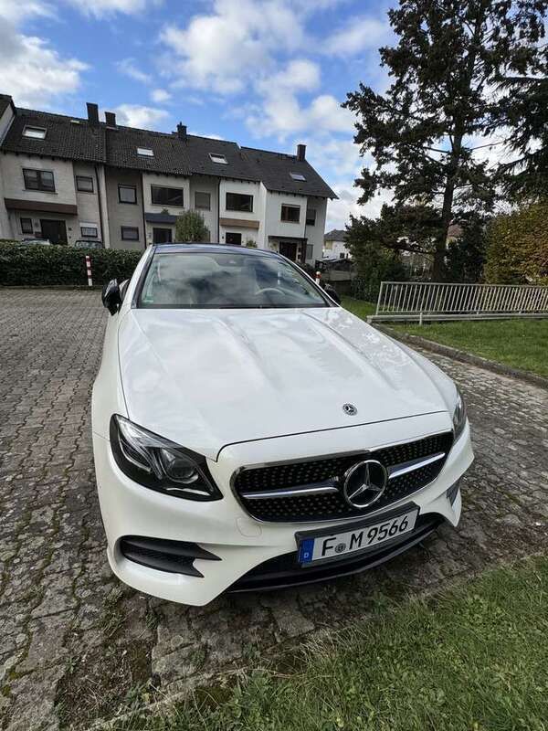 Weiß Gebraucht 2017 Mercedes E300 AMG line Coupé | 38.200 € - Bild 1/4