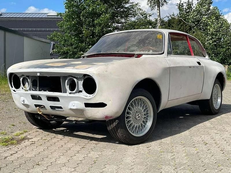 Weiß Gebraucht 1977 Alfa Romeo 2000 Coupé | 19.990 € - Bild 1/4