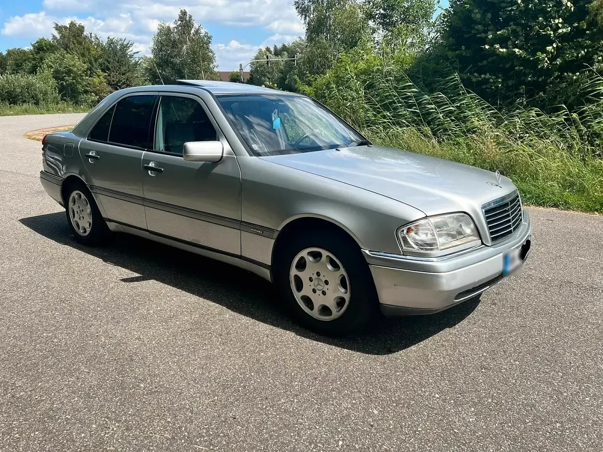 Gebraucht Mercedes C220 Elegance 150 PS (110 kW) 1994 Silber Limousine