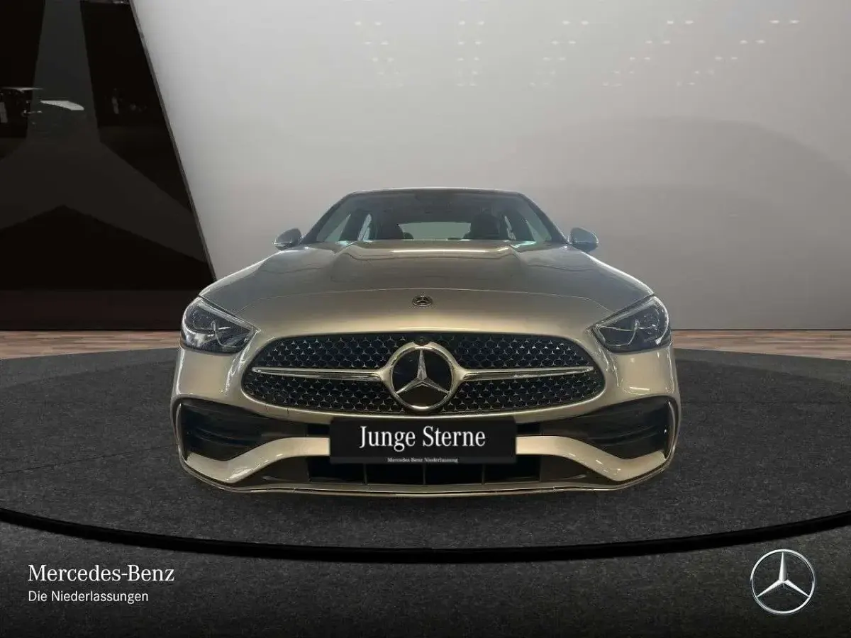 Gebraucht Mercedes C180 AMG 170 PS (125 kW) 2025 Silber Limousine