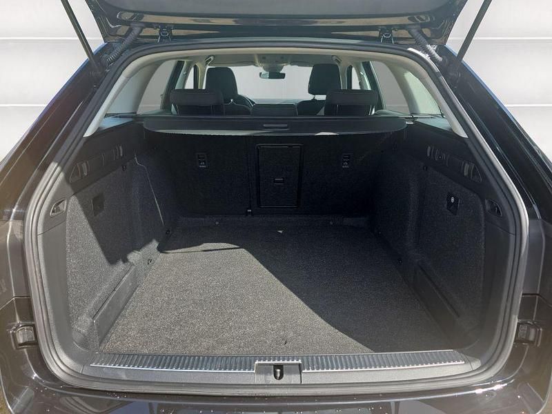 Gebraucht Skoda Superb Style 150 PS (110 kW) 2022 Schwarz magic perleffekt Kombi