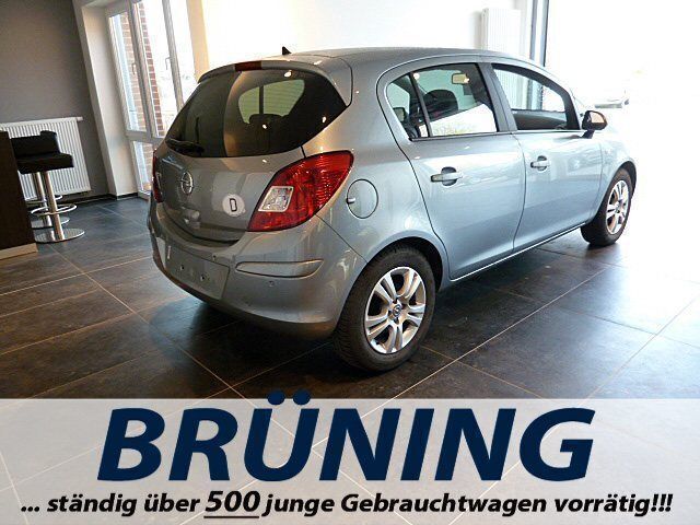 Gebraucht Opel Corsa Innovation 101 PS (74 kW) 2014 Silber metallic Kleinwagen