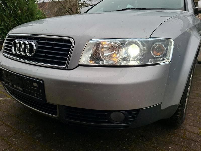 Silber Gebraucht 2001 Audi A4 Limousine | 2.200 € (Fairer Preis) - Bild 1/4