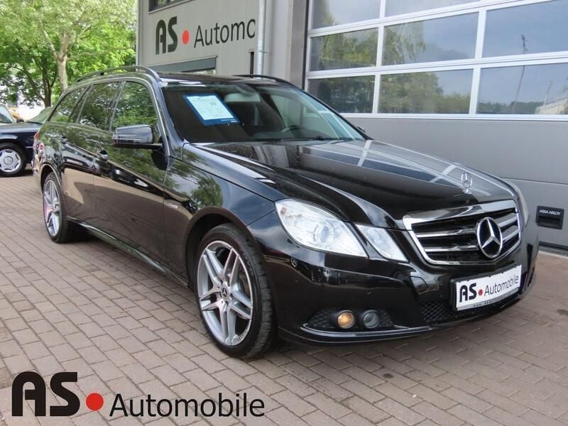 Obsidianschwarz metalliclack Gebraucht 2010 Mercedes E200 Kombi | 11.990 € (Fairer Preis) - Bild 1/4
