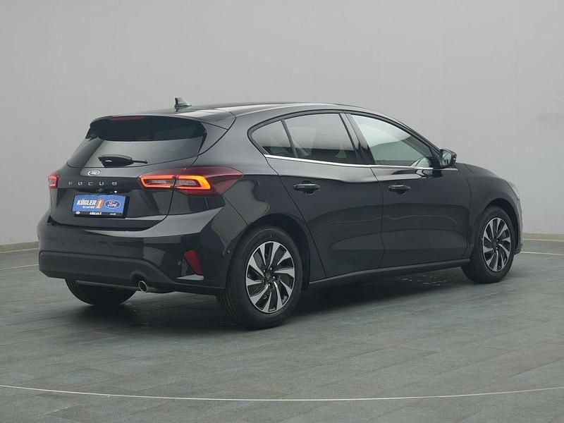 Neu Ford Focus Titanium 155 PS (114 kW) 2025 Agate black Limousine