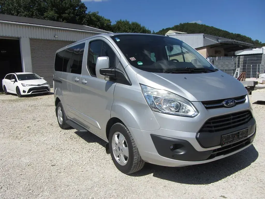 Gebraucht Ford Tourneo 170 PS (125 kW) 2016 Silber Kombi