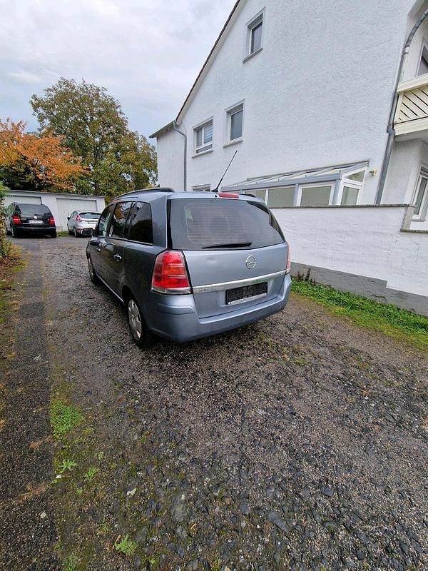 Blau Gebraucht 2006 Opel Zafira Kombi | 1.250 € (Guter Preis) - Bild 1/4