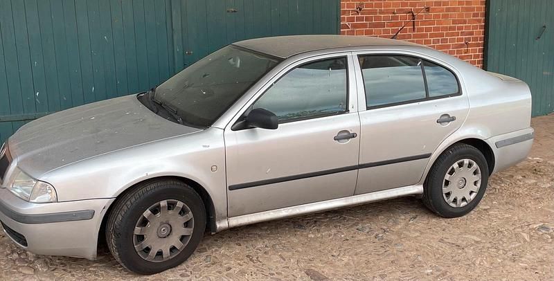 Silber Gebraucht 2002 Skoda Octavia Limousine | 420 € (Superpreis) - Bild 1/4