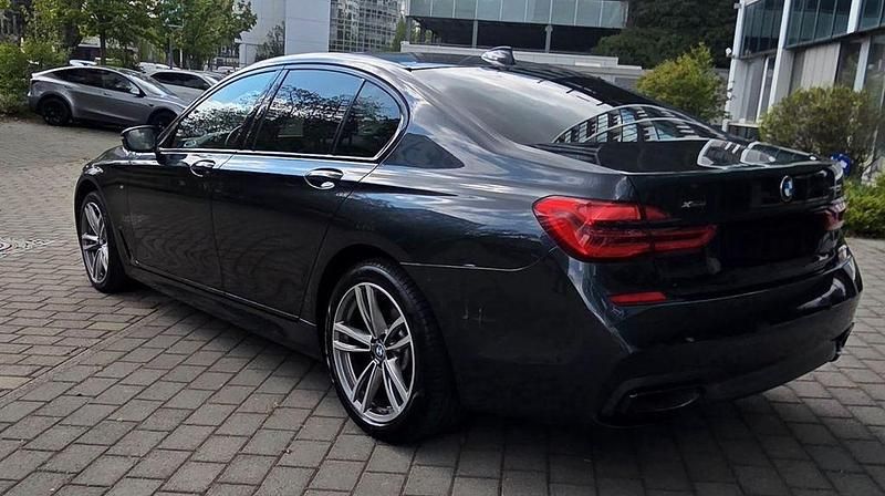 Second-hand BMW 740 Performance 320 CP (235 kW) 2018 Gri Berlinǎ