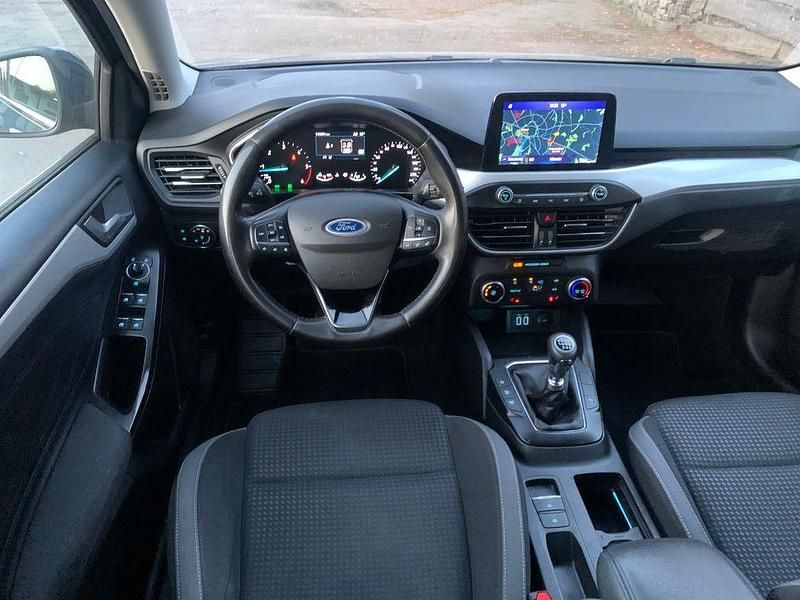 Gebraucht Ford Focus Cool & Connect 95 PS (69 kW) 2022 Blau Limousine