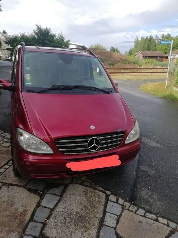 Rot Gebraucht 2009 Mercedes Viano Van / Kleinbus | 8.700 € (Superpreis) - Bild 1/4