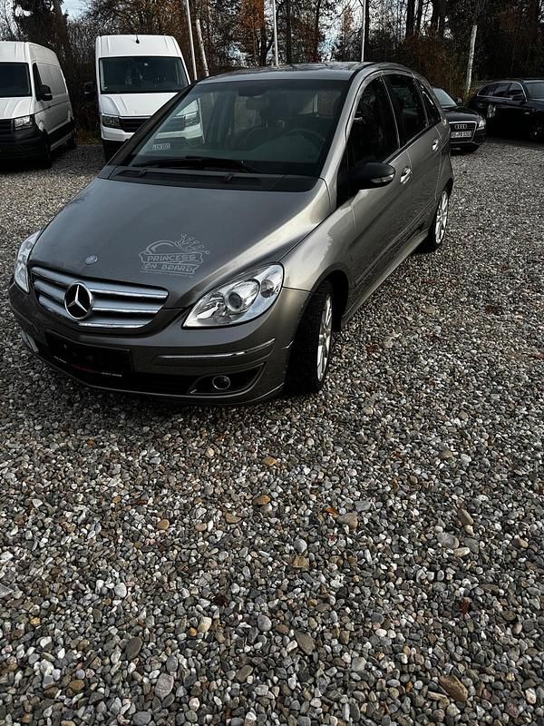 Grau Gebraucht 2006 Mercedes B200 Van / Kleinbus | 1.399 € - Bild 1/4