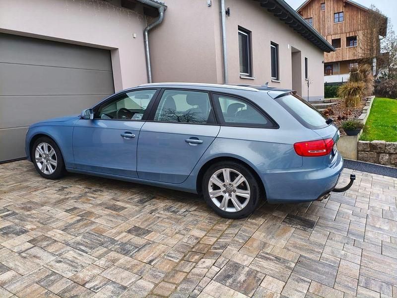Blau Gebraucht 2011 Audi A4 Ambiente Kombi | 5.800 € (Guter Preis) - Bild 1/4