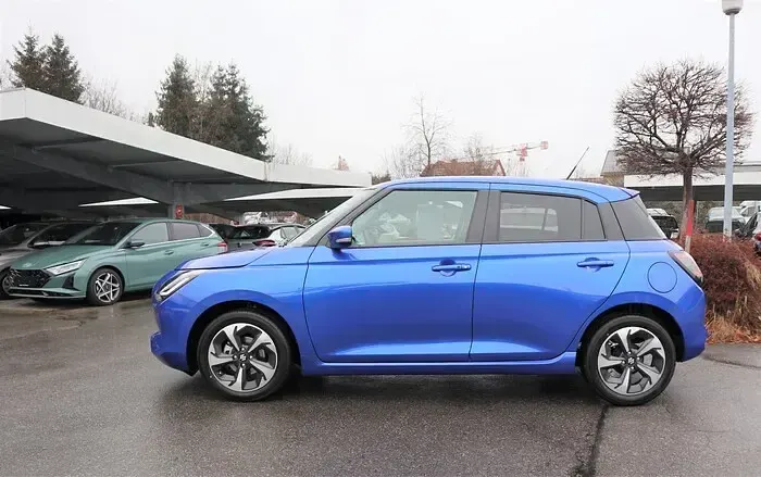 Gebraucht Suzuki Swift Comfort 83 PS (61 kW) 2025 Frontier blue pearl metallic Kleinwagen