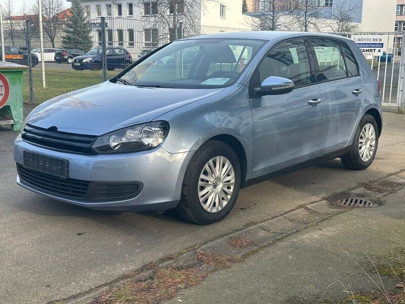 Blau Gebraucht 2009 VW Golf VI Trendline Limousine | 4.999 € (Fairer Preis) - Bild 1/4