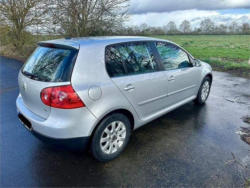 Gebraucht VW Golf V 102 PS (75 kW) 2005 Silber Kleinwagen