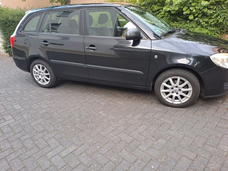 Schwarz Gebraucht 2009 Skoda Fabia Ambiente Kombi | 2.000 € (Fairer Preis) - Bild 1/4