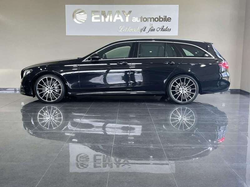 Obsidianschwarz metalliclack Gebraucht 2018 Mercedes E350 AMG line Kombi | 27.498 € (Fairer Preis) - Bild 1/4
