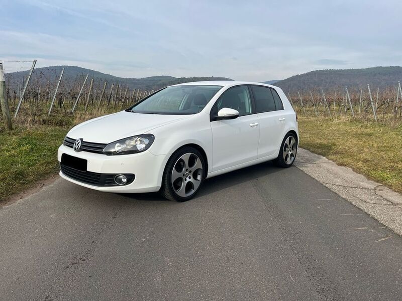 Weiß Gebraucht 2009 VW Golf VI Comfortline Limousine | 6.900 € (Teuer) - Bild 1/4