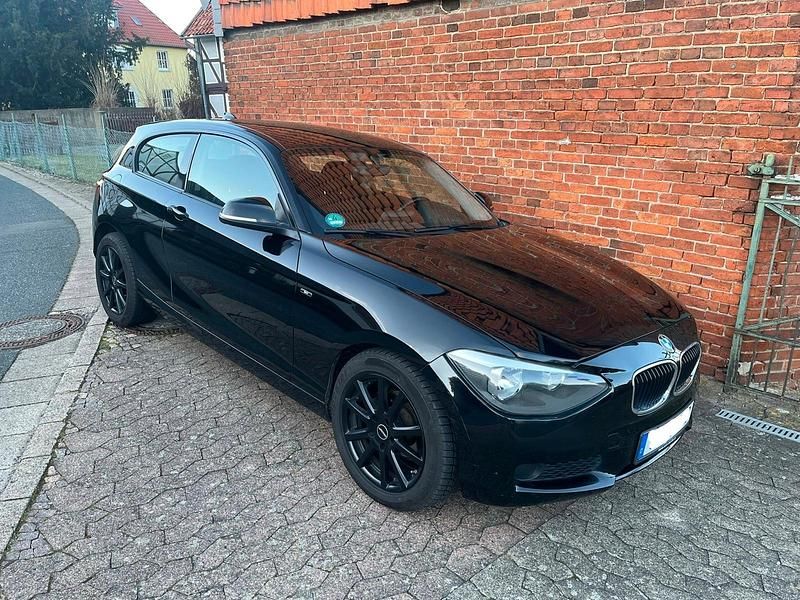 Schwarz Gebraucht 2015 BMW 114 Kleinwagen | 8.500 € (Fairer Preis) - Bild 1/4