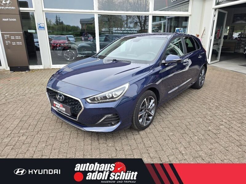 Blau Gebraucht 2018 Hyundai i30 Style Limousine | 16.990 € (Teuer) - Bild 1/4