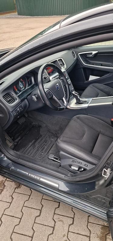 Gebraucht Volvo V60 Momentum 150 PS (110 kW) 2016 Grau Kombi