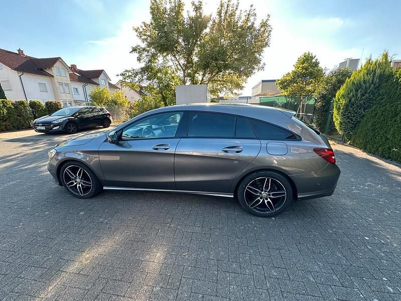 Gebraucht Mercedes CLA200 Shooting Brake 136 PS (100 kW) 2017 Andere farben Kombi