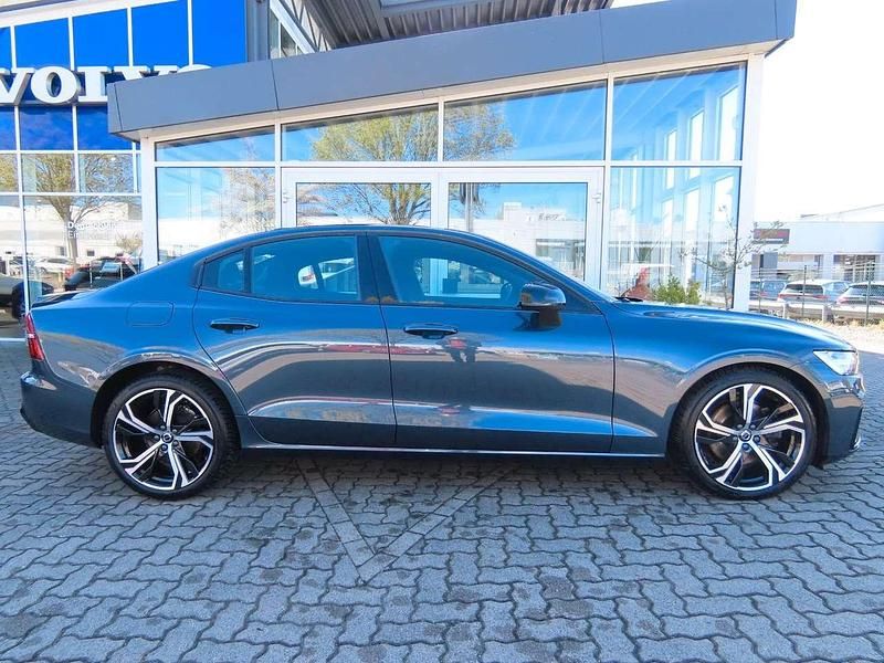 Gebraucht Volvo S60 Plus 197 PS (144 kW) 2023 Blau Limousine