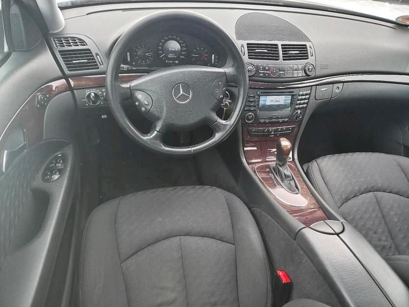 Gebraucht Mercedes E200 163 PS (119 kW) 2005 Andere farben Limousine
