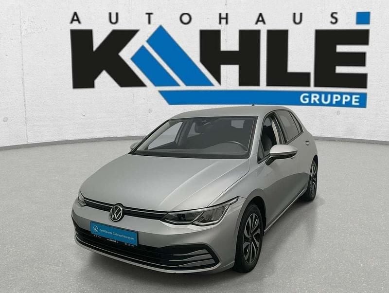 Reflexsilber Gebraucht 2021 VW Golf VIII Active Limousine | 19.990 € (Superpreis) - Bild 1/4