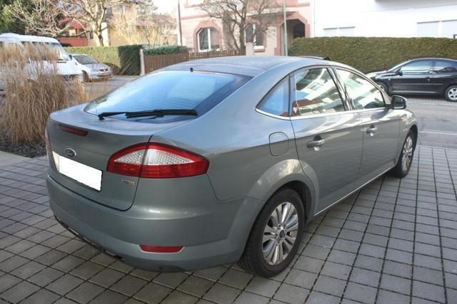 Gebraucht Ford Mondeo Ghia 170 PS (125 kW) 2007 Silber metallic Limousine