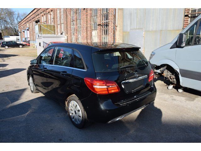 Gebraucht Mercedes B200 Urban 136 PS (100 kW) 2017 Schwarz Kleinwagen