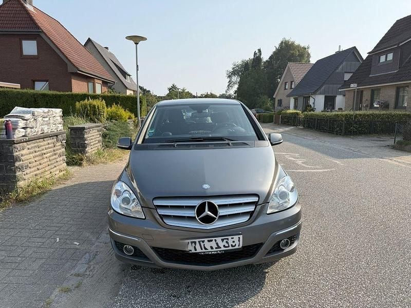 Grau Gebraucht 2010 Mercedes B160 Van / Kleinbus | 3.490 € (Guter Preis) - Bild 1/4