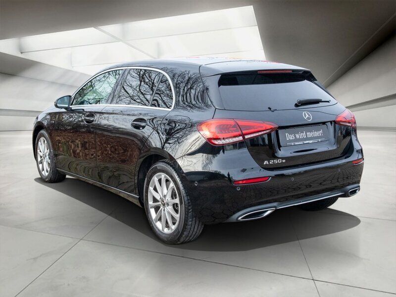 Gebraucht Mercedes A250 Progressive 160 PS (117 kW) 2020 Andere farbe Limousine