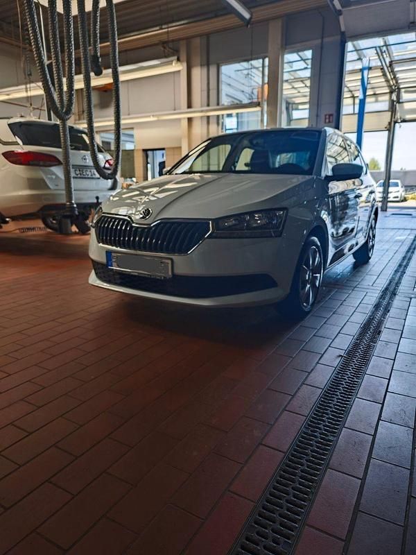 Weiß Gebraucht 2019 Skoda Fabia Cool Plus Kleinwagen | 9.749 € (Guter Preis) - Bild 1/4