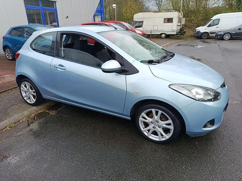 Gebraucht Mazda 2 Inclusive 75 PS (55 kW) 2010 Blau Kleinwagen