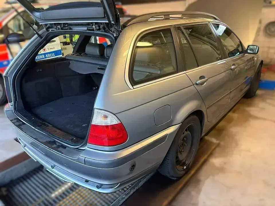 Gebraucht BMW 320 170 PS (125 kW) 2005 Silber Kombi