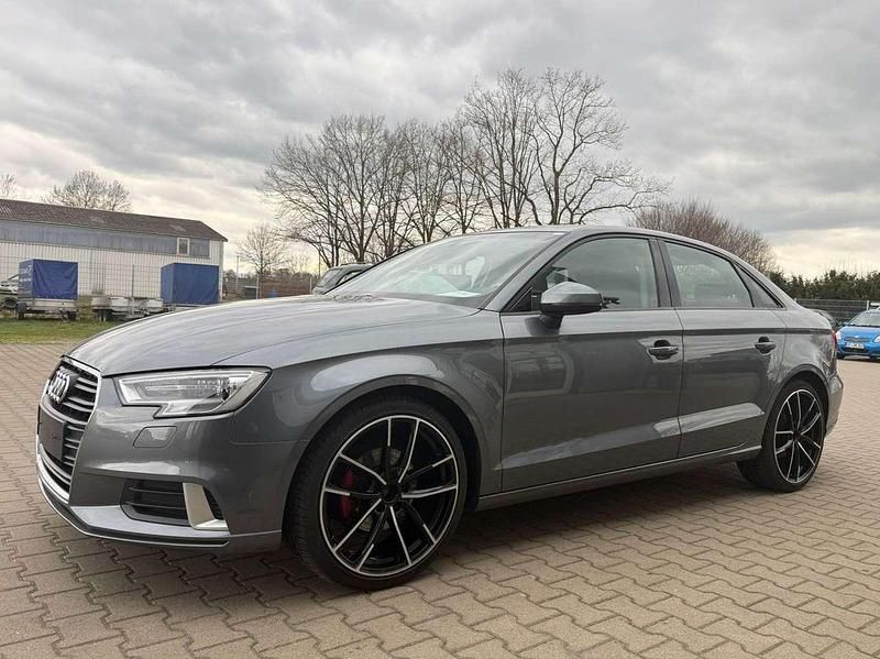 Gebraucht Audi A3 Sport 116 PS (85 kW) 2018 Monsungrau metallic Limousine