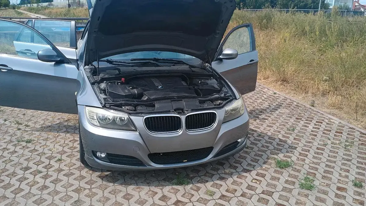 Gebraucht BMW 318 143 PS (105 kW) 2009 Grau Kombi