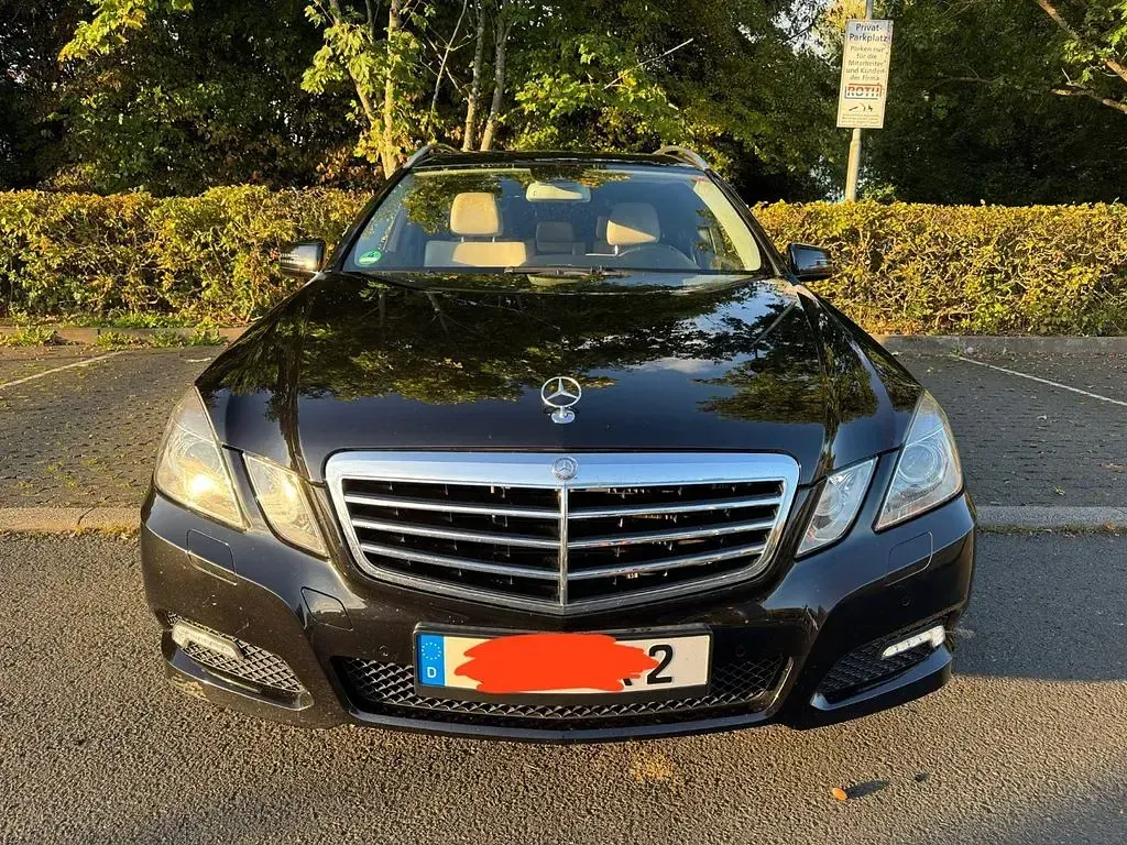 Gebraucht Mercedes E200 Avantgarde 184 PS (135 kW) 2010 Schwarz Limousine