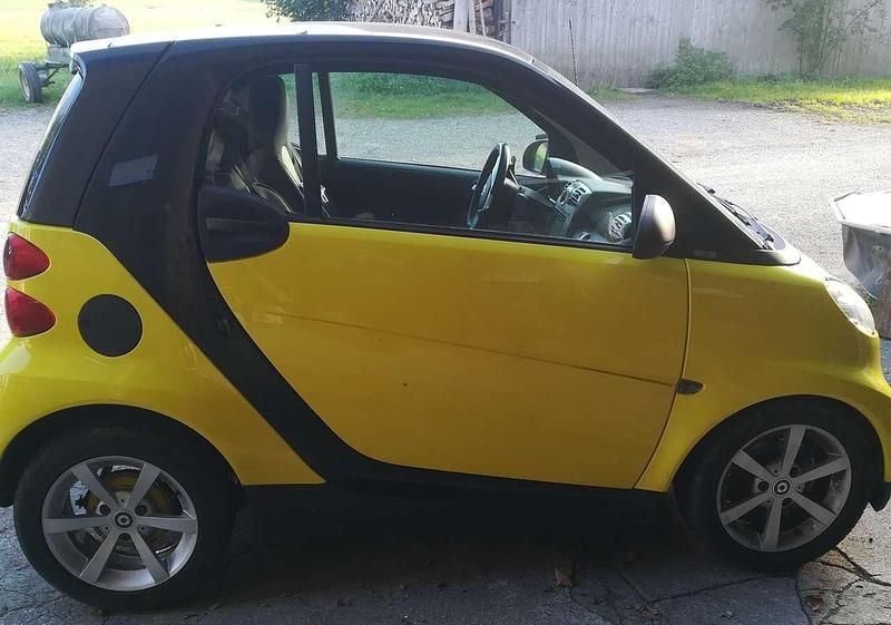 Gelb Gebraucht 2007 Smart ForTwo Coupé Coupé | 2.800 € (Guter Preis) - Bild 1/4