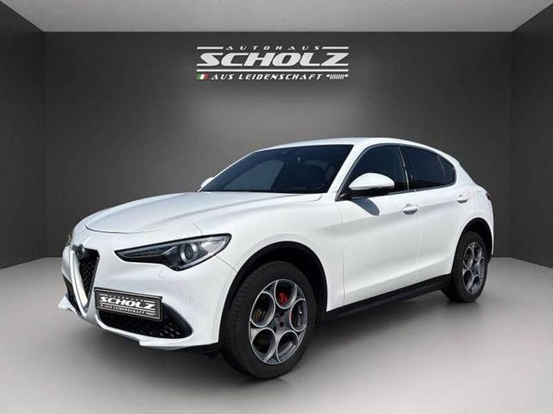 Weiß Gebraucht 2018 Alfa Romeo Stelvio Super SUV | 23.990 € (Fairer Preis) - Bild 1/4