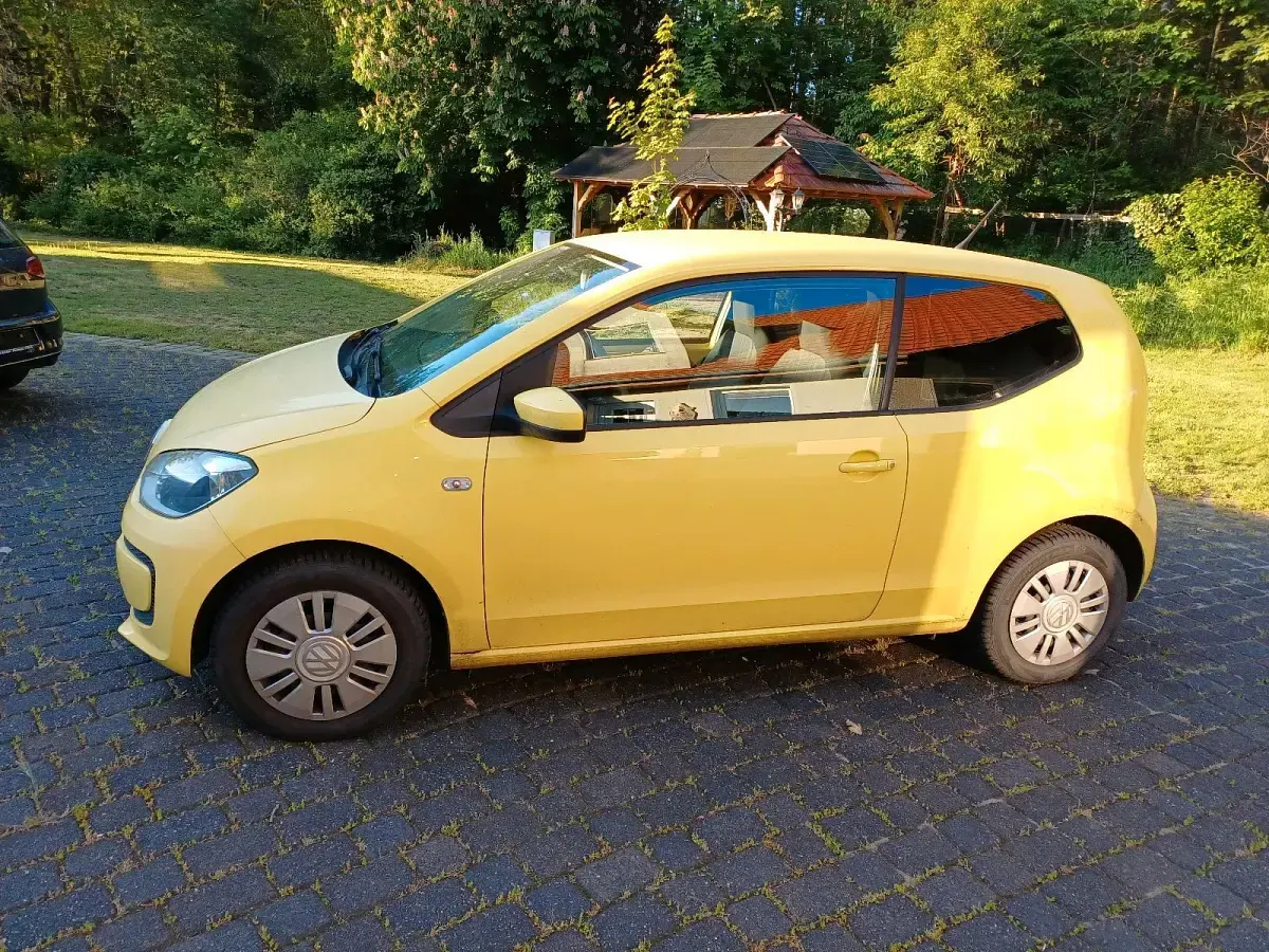 Usado VW up! 60 CV (44 kW) 2014 Amarillo Utilitario