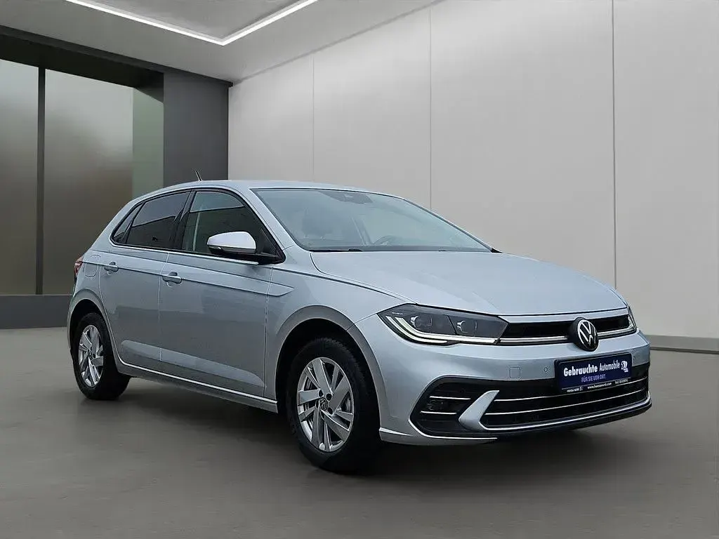 Gebraucht VW Polo Style 95 PS (69 kW) 2023 Silber / reflexsilber (metallic) Kleinwagen